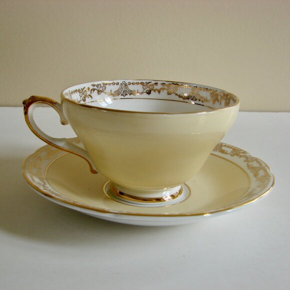 Vintage Bone China Teacup and Saucer Yellow Red Roses Floral Gold Gilt Scalloped - Picture 4 of 7